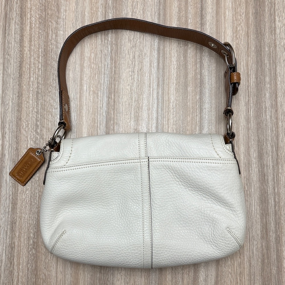 Vintage Coach Soho Flap Shoulder Bag in White / Tan Leather Is Authenticated - Picture 8 of 16
